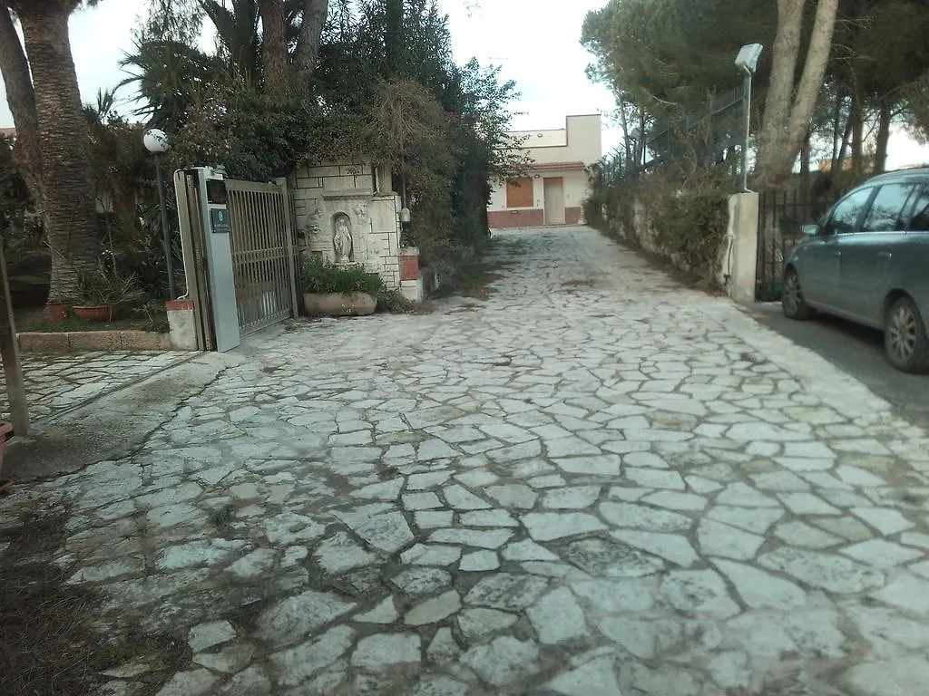 Villa Chiara - Vittoria 0*,